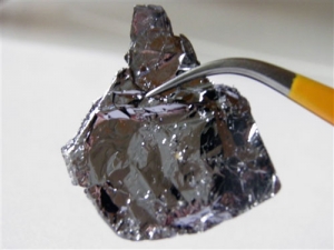 MoS2 大尺寸二硫化钼晶体 (Molybdenum Disulfide) - Large 15x20mm